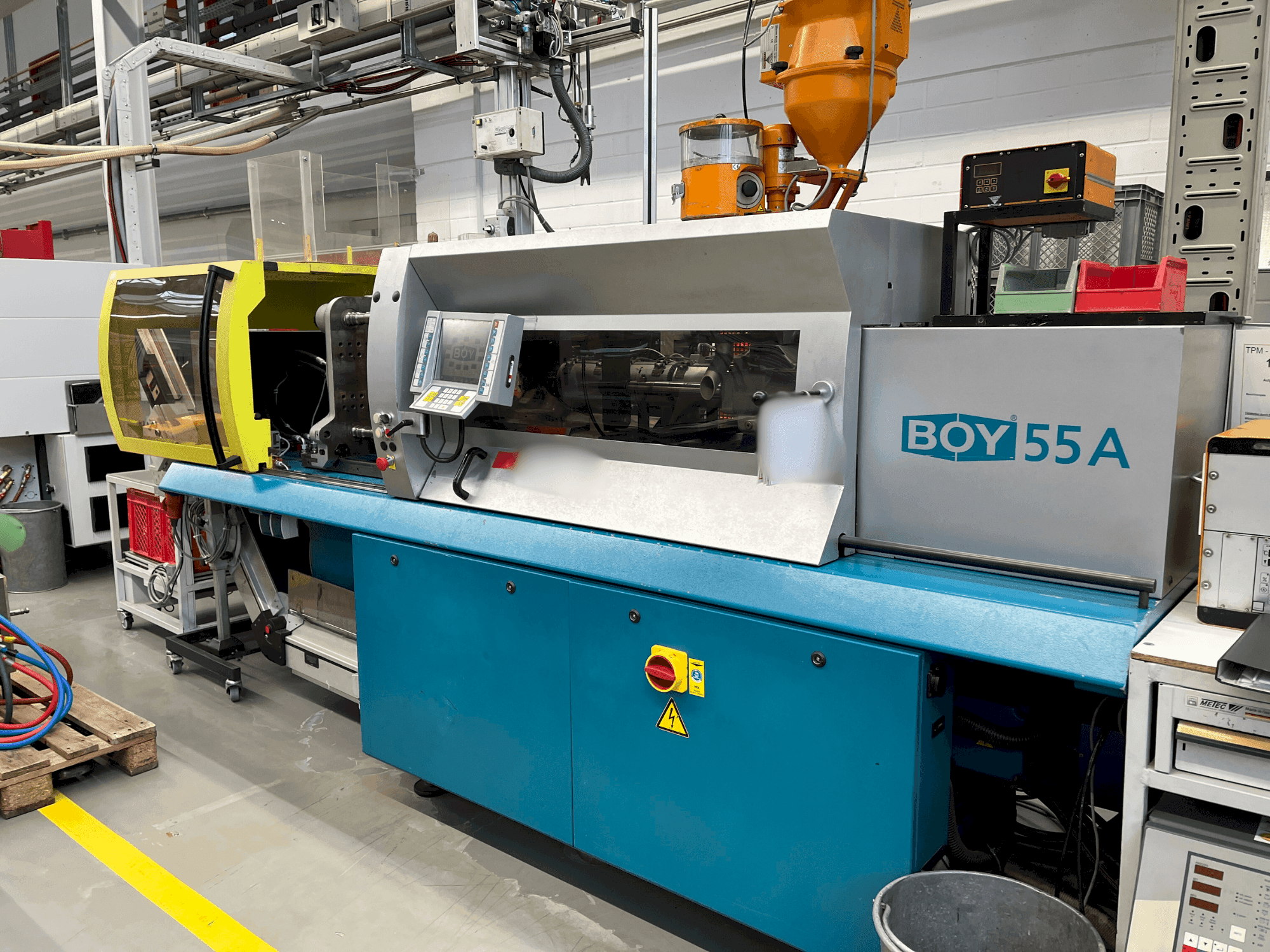 Vista frontale della macchina BOY 55A