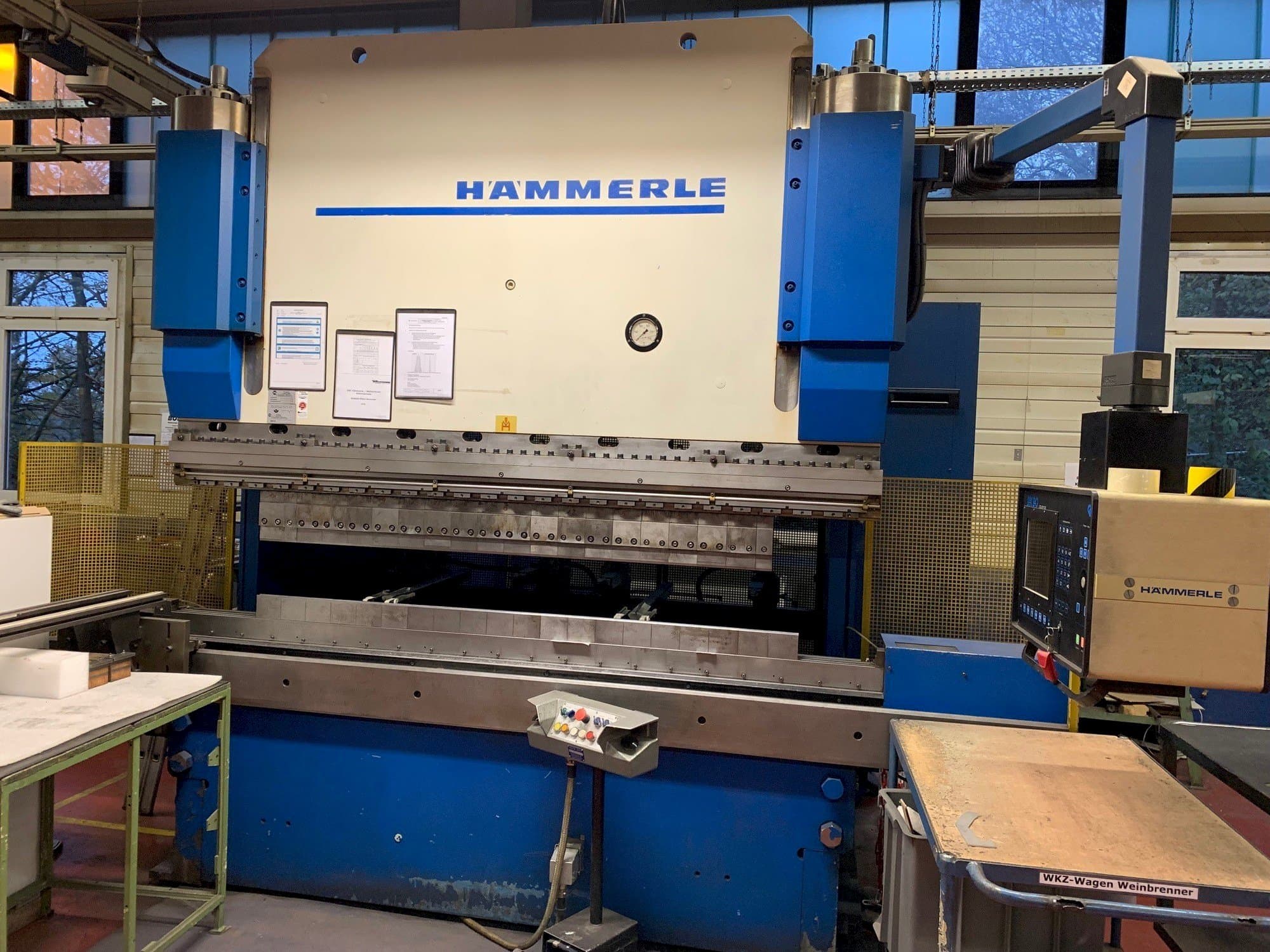 Vista frontale della macchina HAMMERLE AP 200 2600 Serie 3