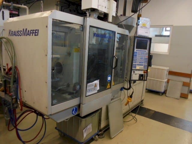 Vista frontale della macchina Krauss Maffei KM 50-220-C2