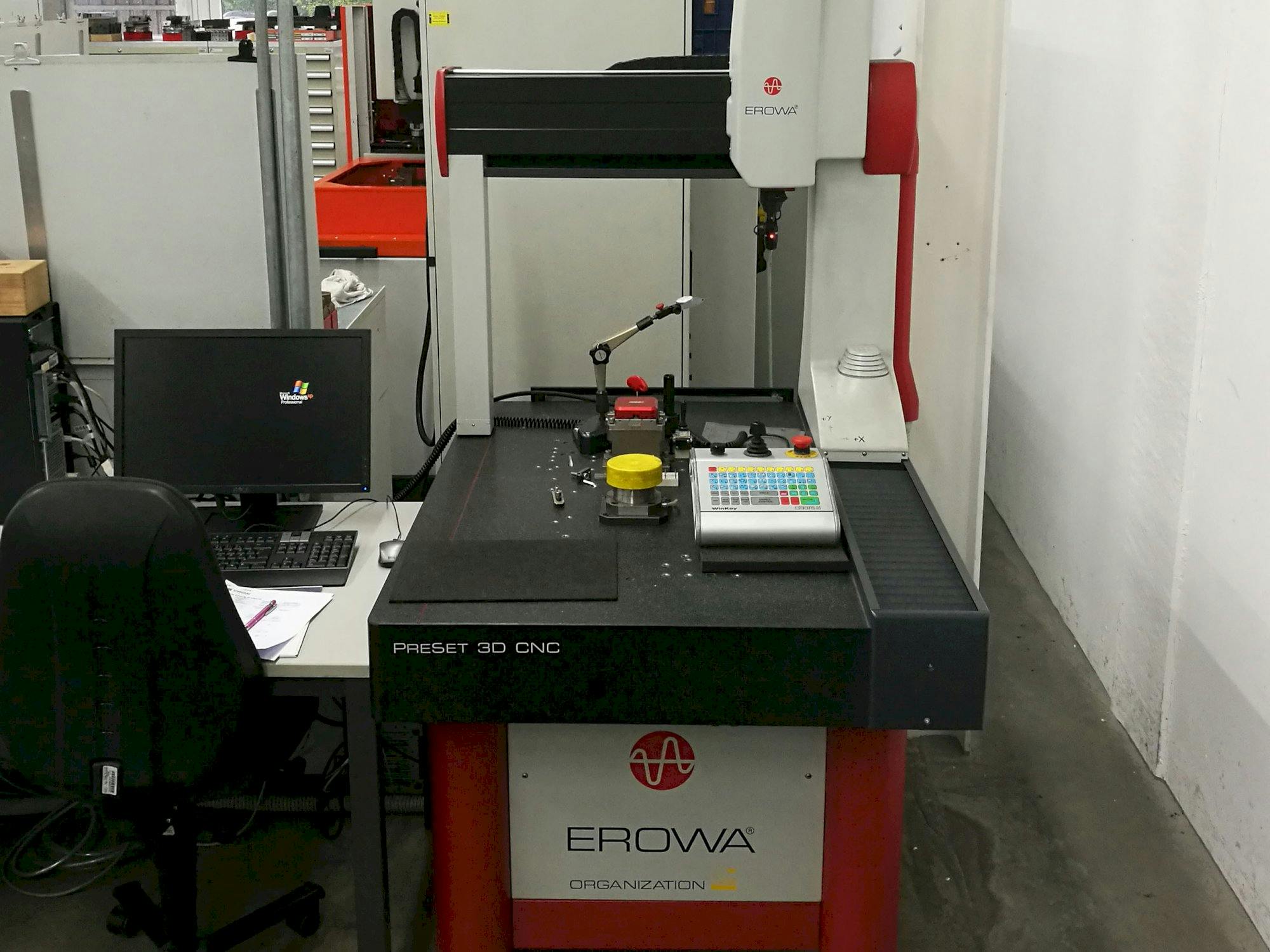 Vista frontale della macchina EROWA PreSet 3D CNC