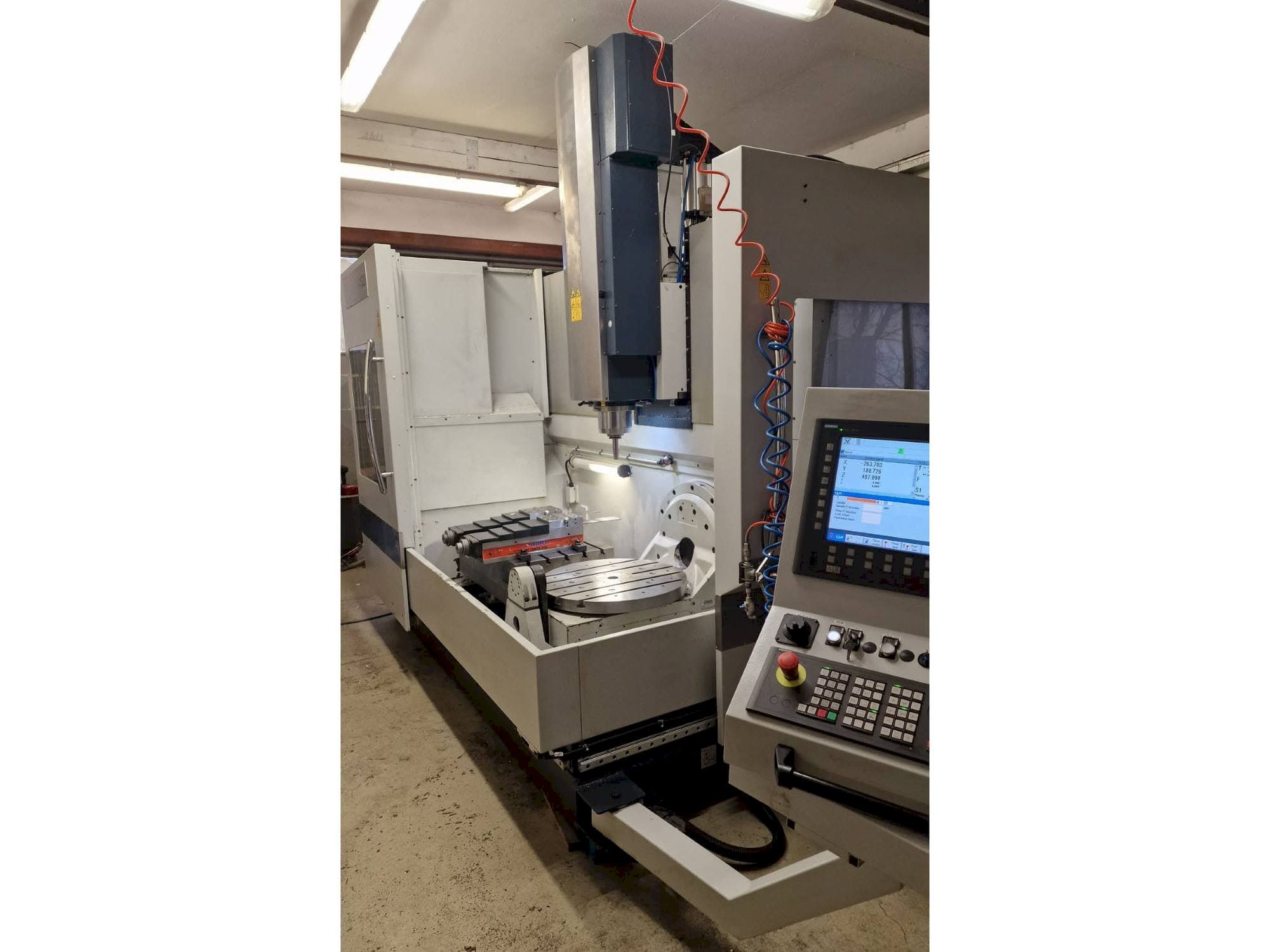 Vista frontale della macchina SPINNER U5 1520