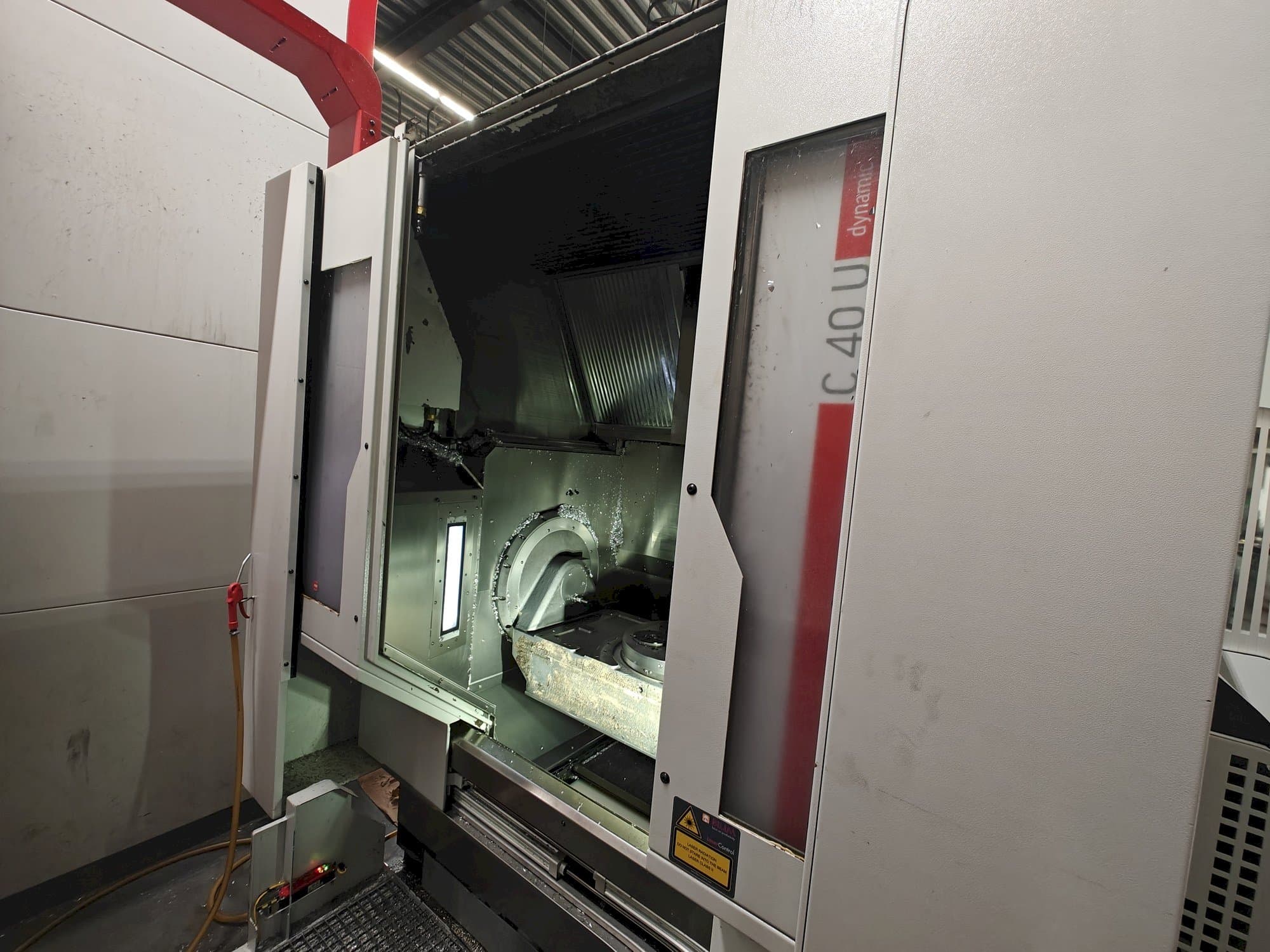 Vista frontale della macchina HERMLE C 40 U