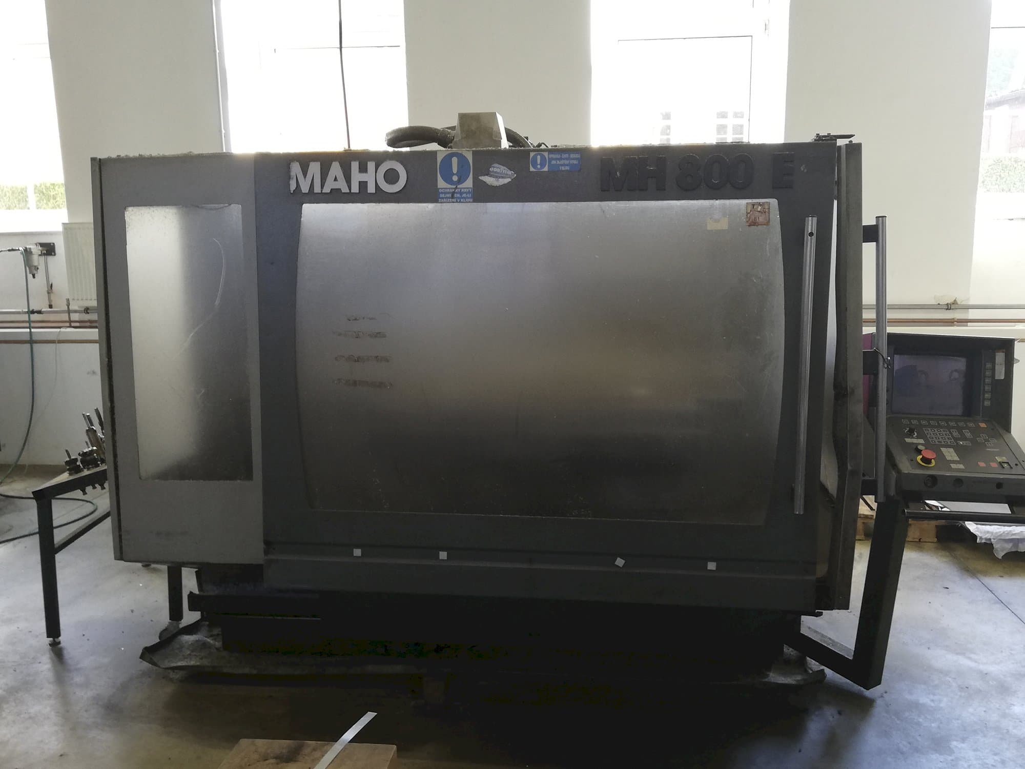 Vista frontale della macchina DECKEL MAHO MH 800 E