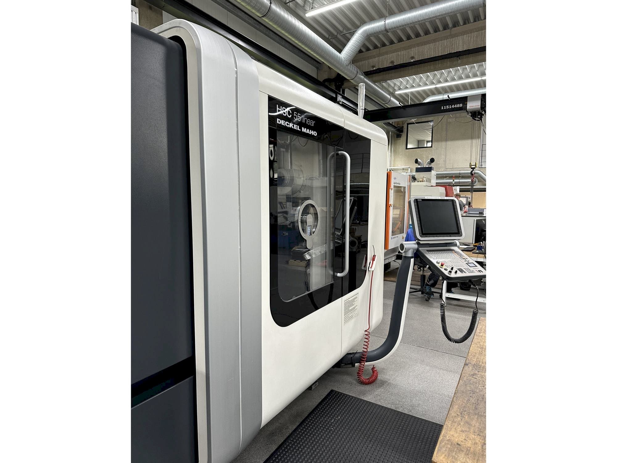 Vista lato sinistro della macchina DMG MORI HSC 55 linear