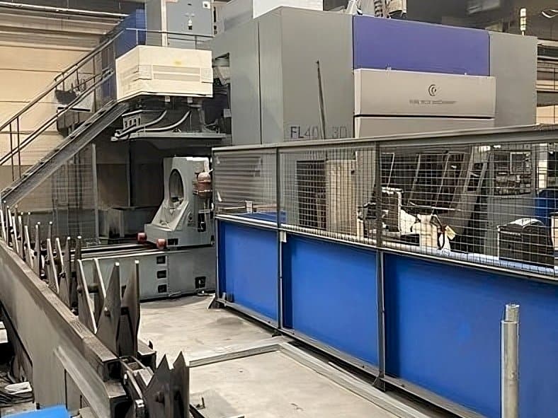 Vista frontale della macchina Tube Tech Machinery FL 400 3D