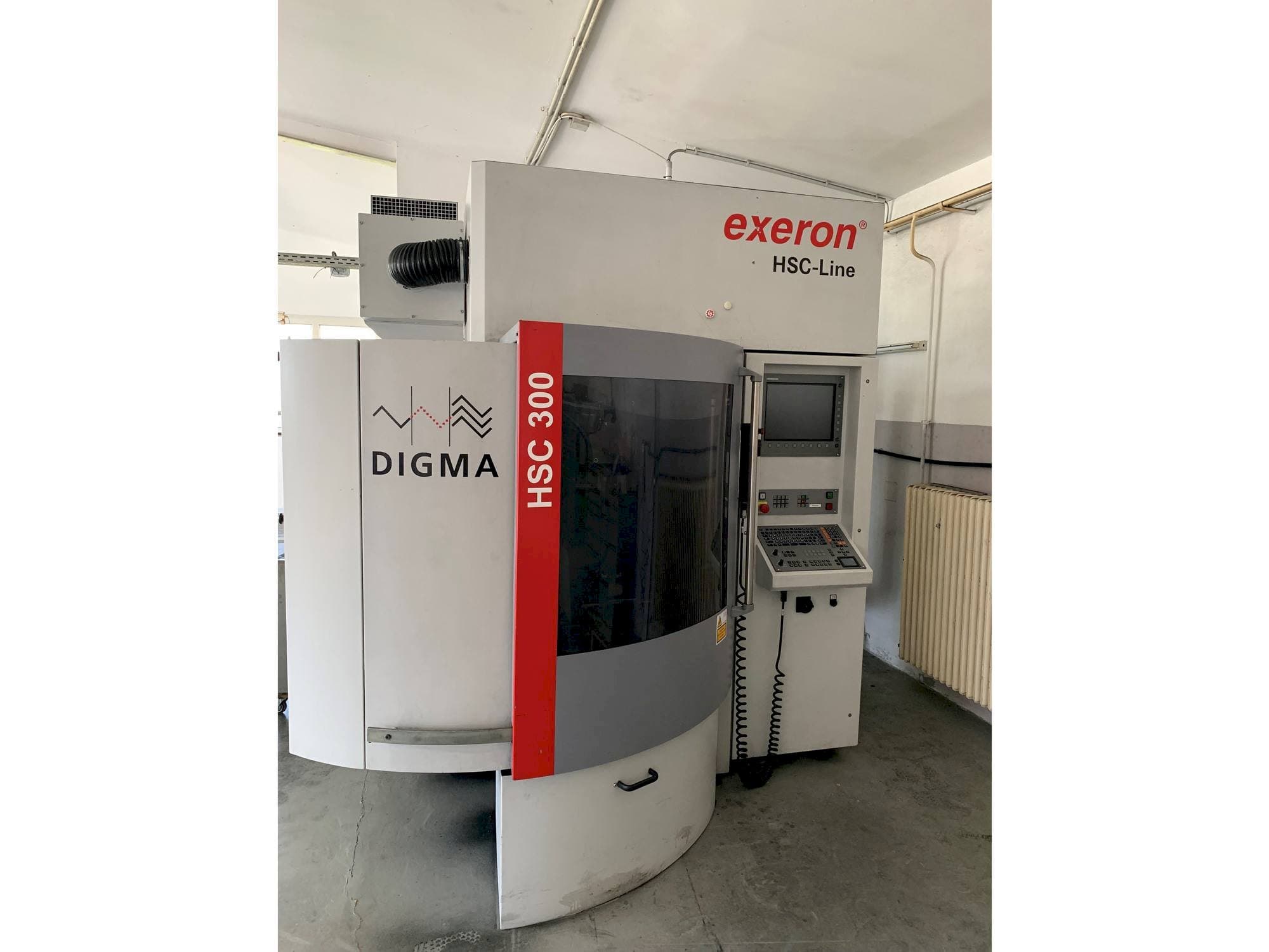 Vista frontale della macchina Exeron HSC 300P