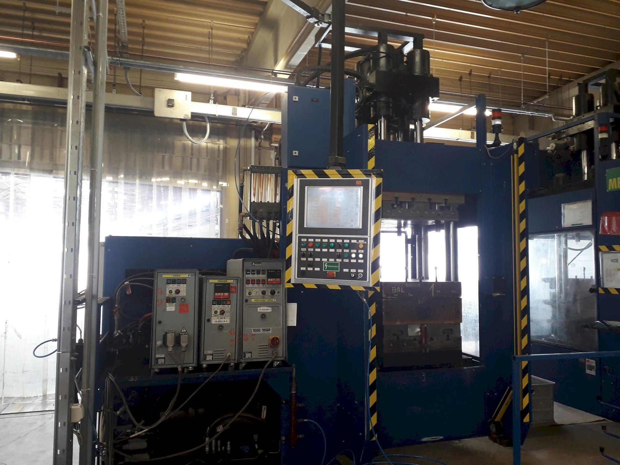 Vista frontale della macchina MAPLAN MTF2000/250