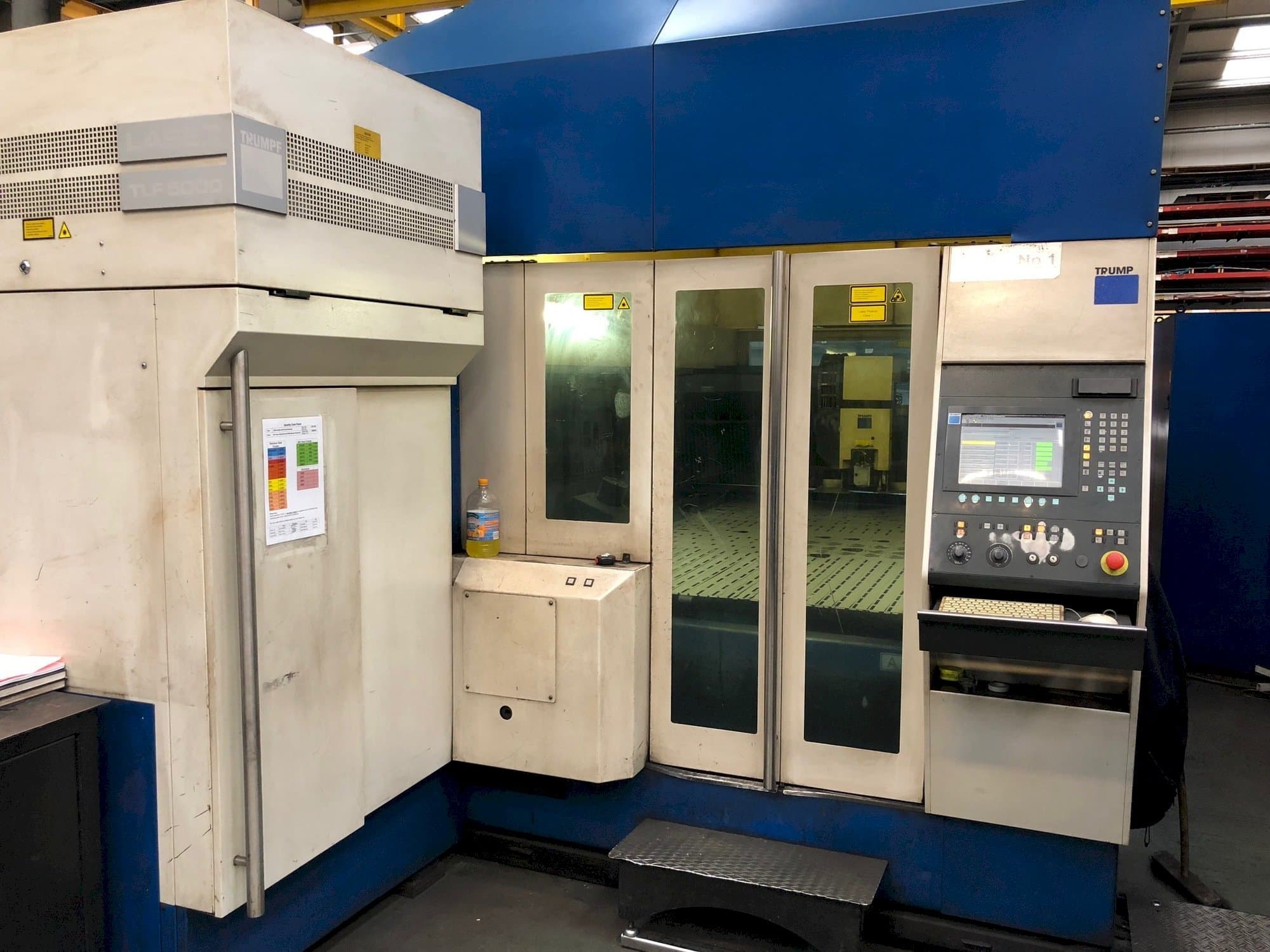 Vista frontale della macchina Trumpf TRUMATIC L3050
