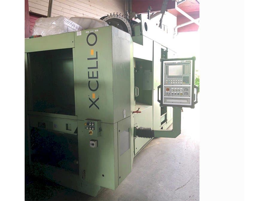 Vista frontale della macchina Ex-cell-o XHC 241 M/3