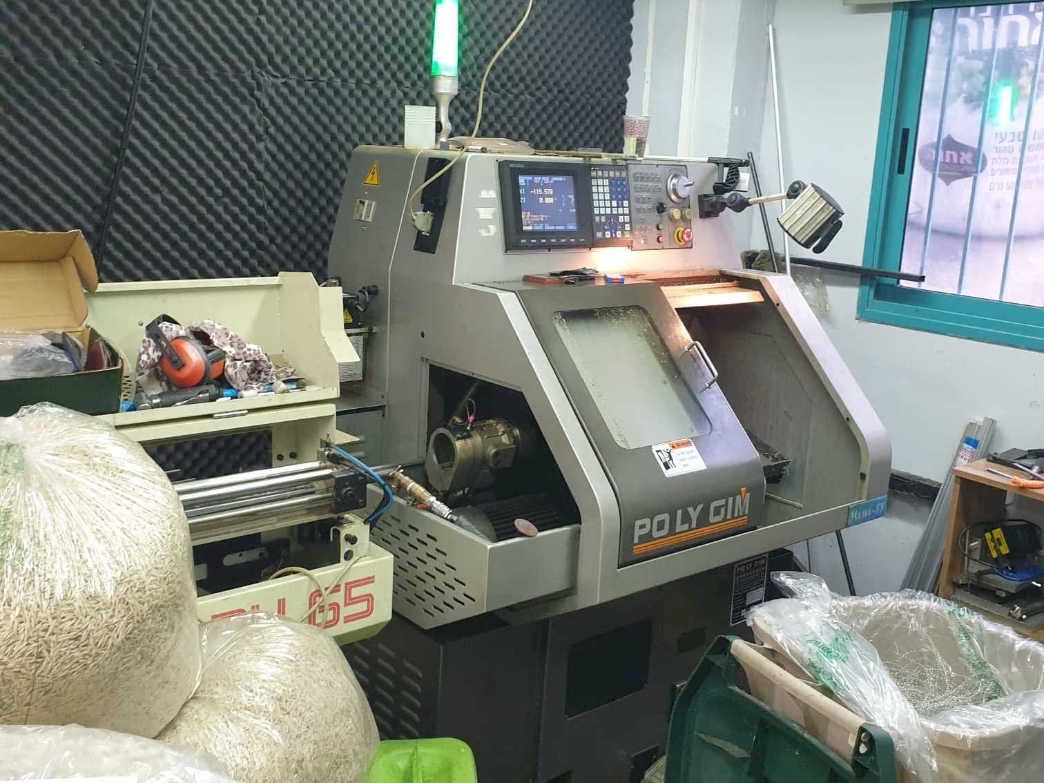 Vista frontale della macchina PO LY GIM Mini-88