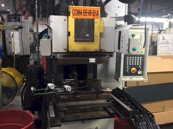 Vista frontale della macchina Kloeckner Desma 956.050 Z0