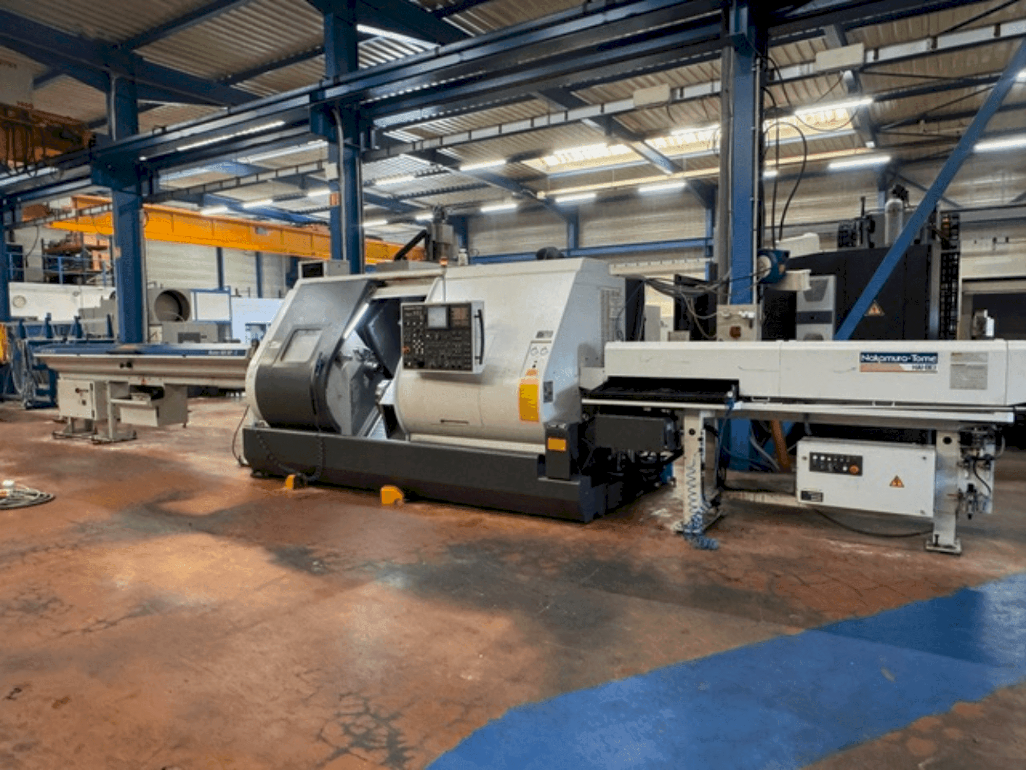 Vista frontale della macchina NAKAMURA-TOME Super NTJ