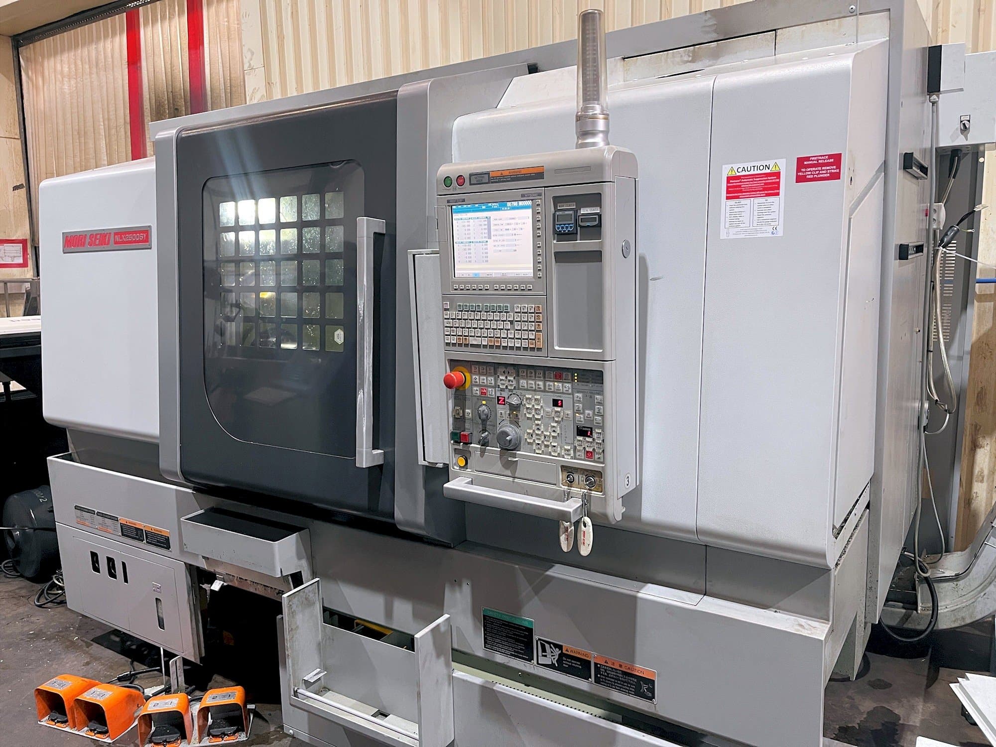 Vista frontale della macchina MORI SEIKI NL X2500SY/700
