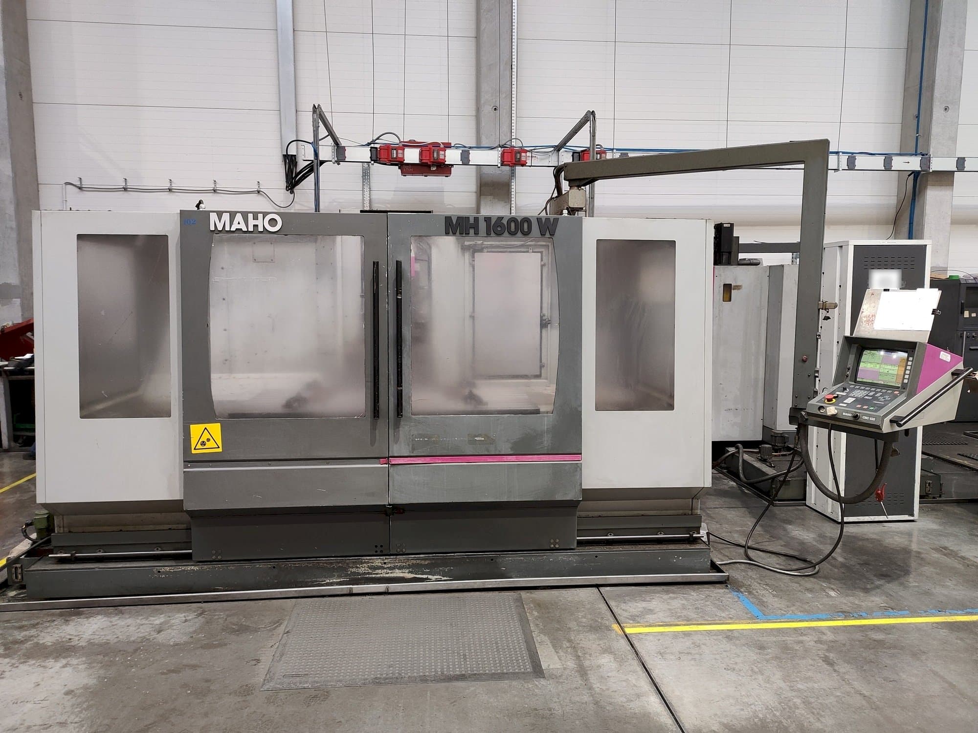 Vista frontale della macchina Maho MH 1600 W