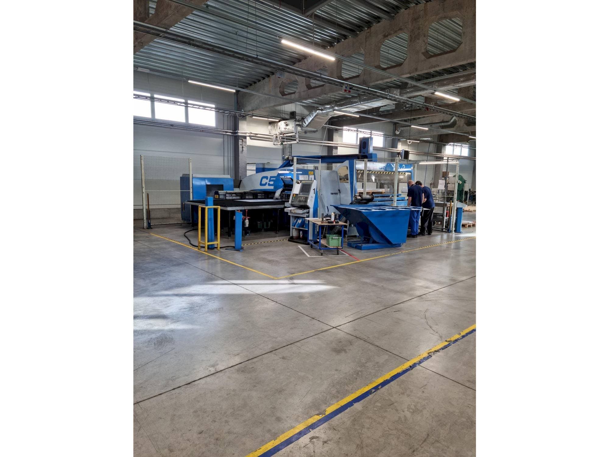 Vista laterale sinistra della macchina Finn-Power C5 + Compact Express