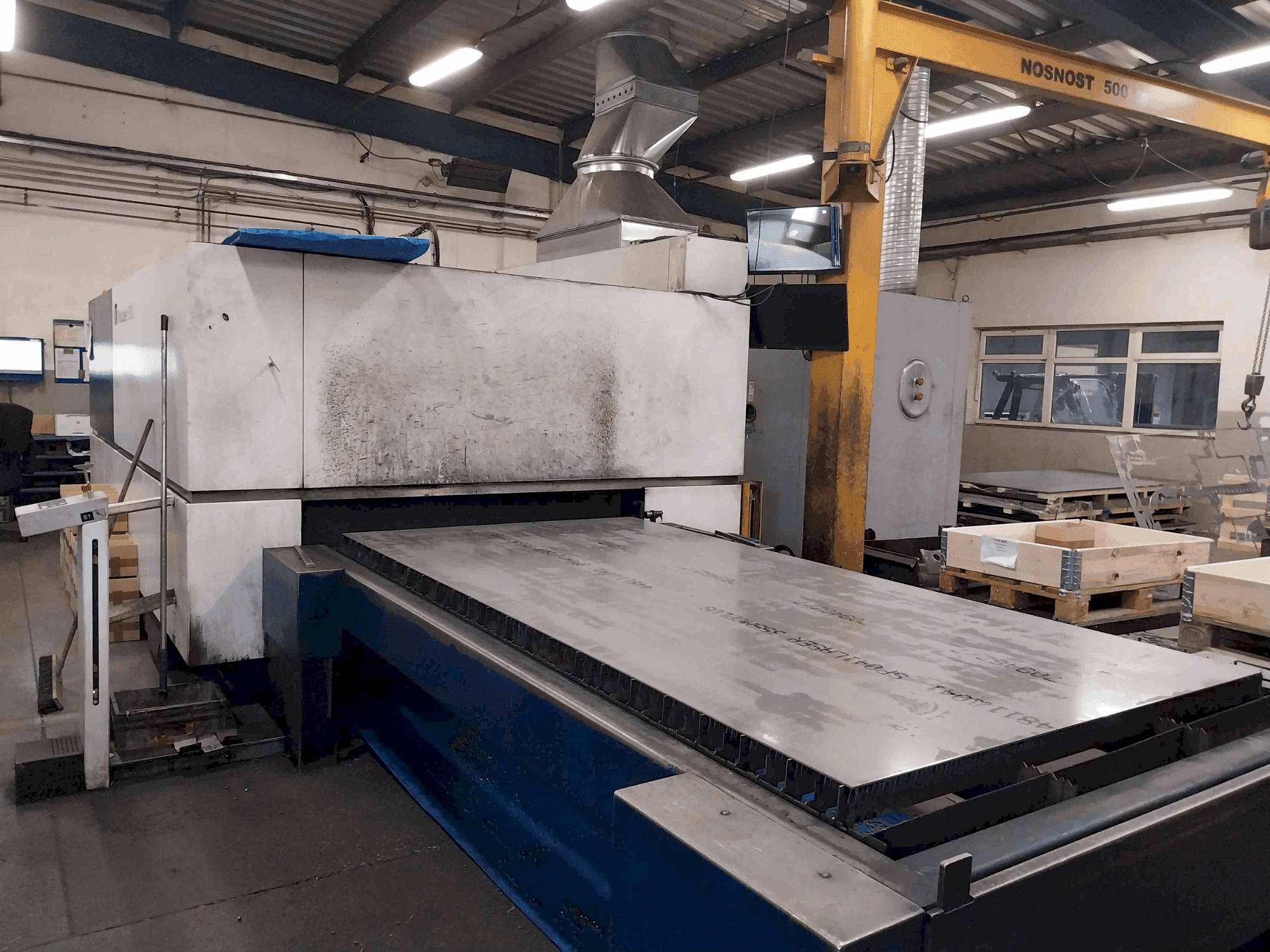 Vista frontale della macchina TRUMPF TruLaser 5030 (L68)