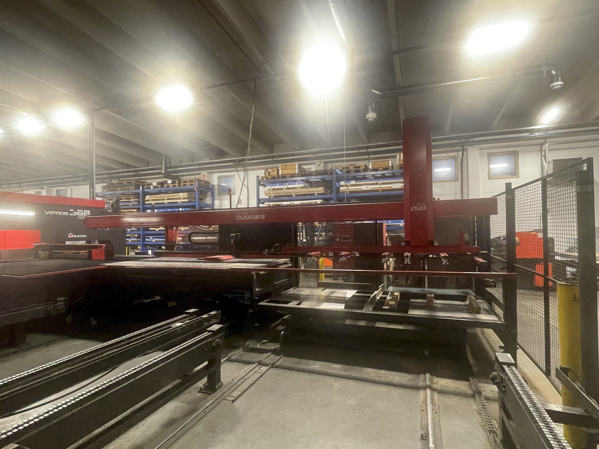 Vista frontale della macchina Fms LINE AMADA