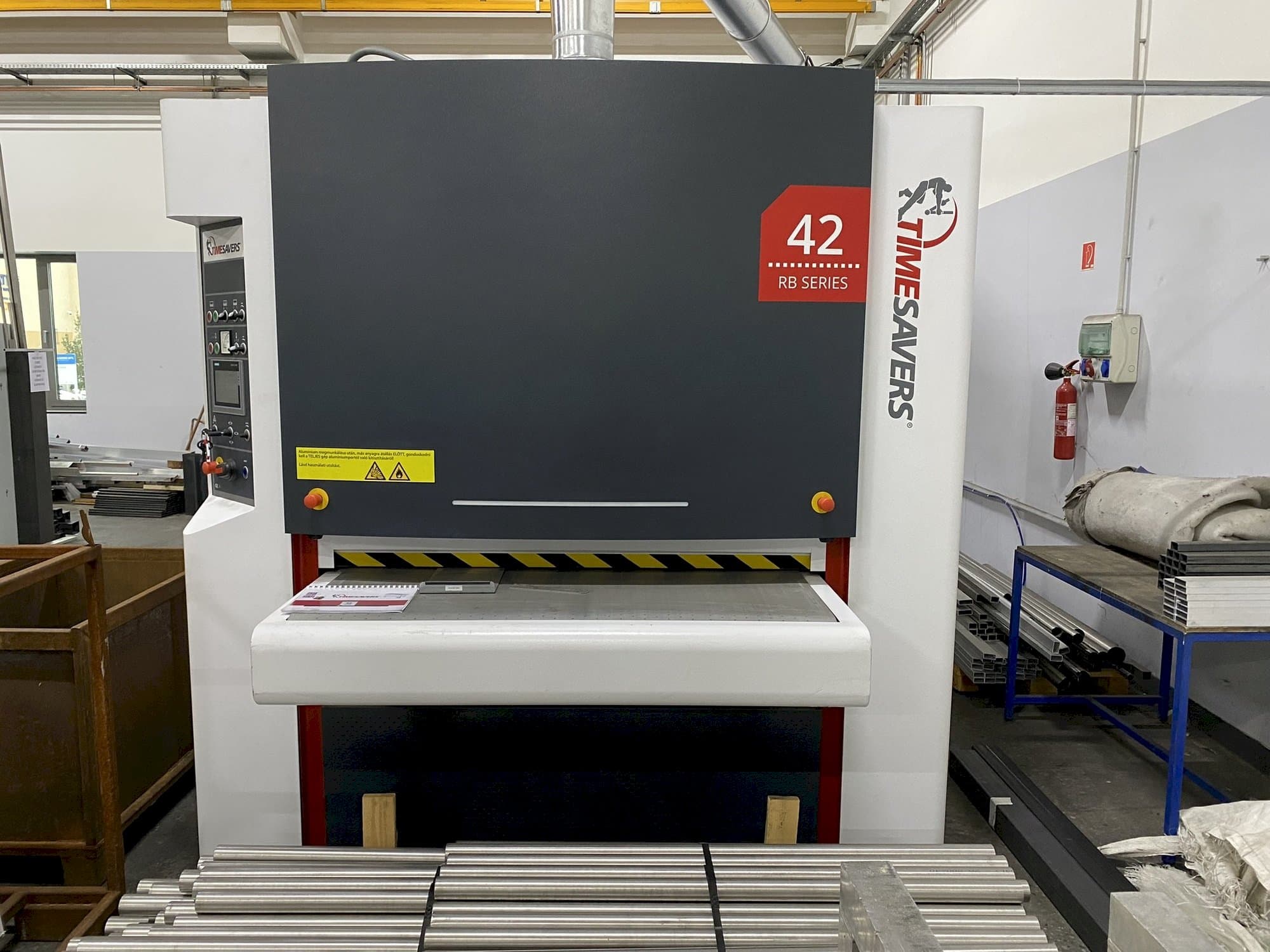 Vista frontale della macchina TIMESAVERS 42-SERIE-1350-WRB