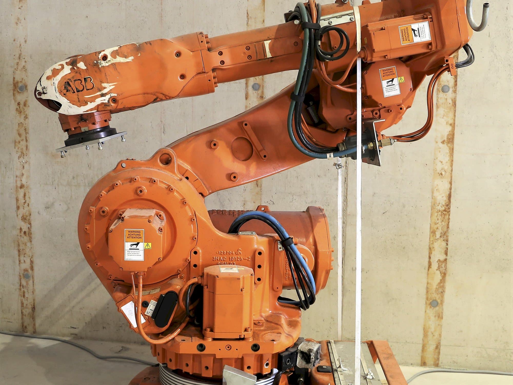 Vista frontale della macchina ABB 6600