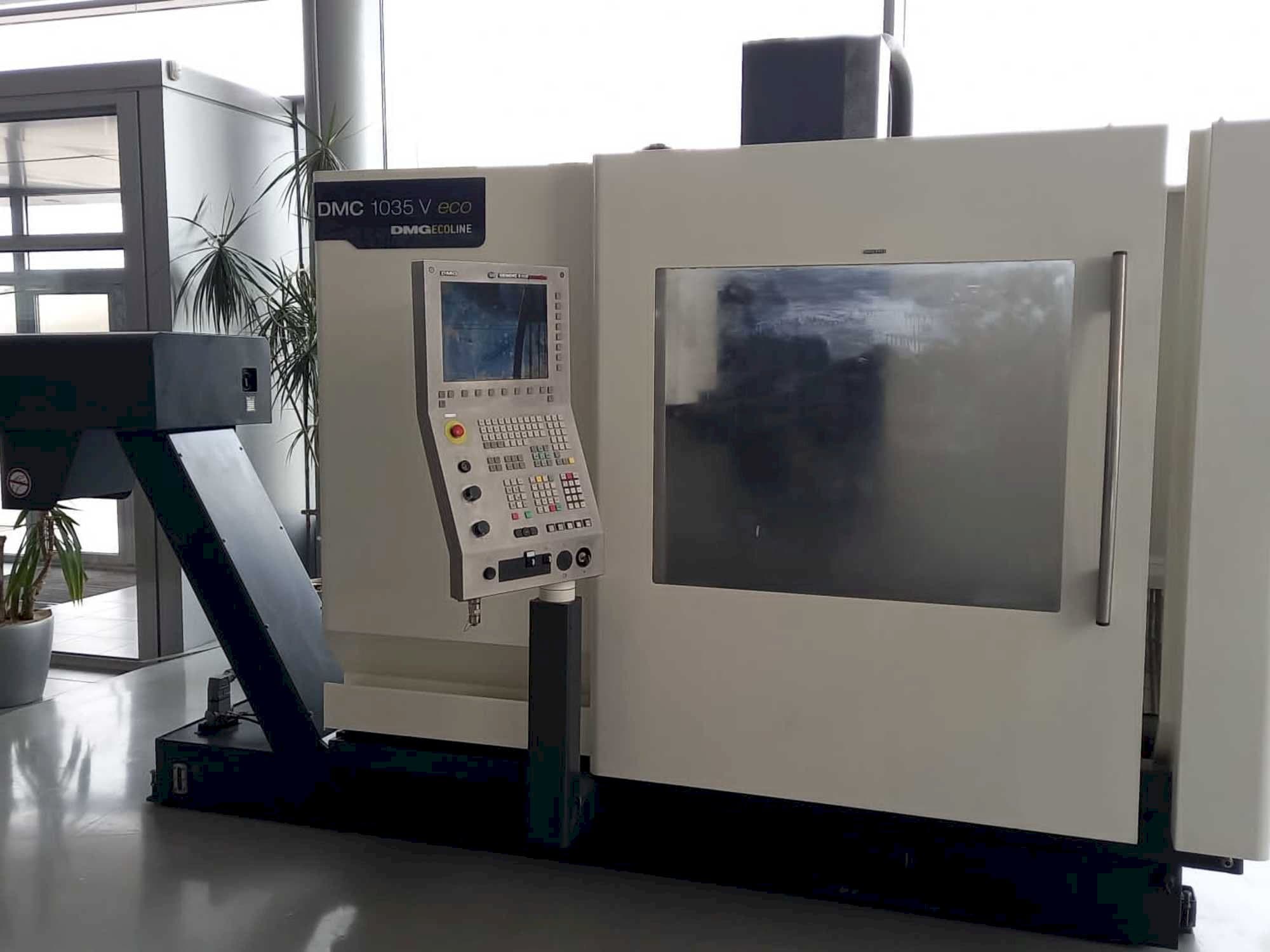 Vista frontale della macchina DMG DMC 1035 V eco