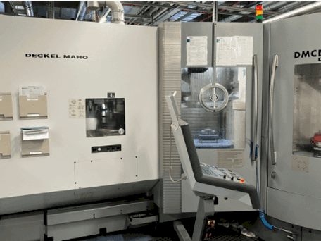 Vista frontale della macchina DECKEL MAHO DMC 60 T RS3