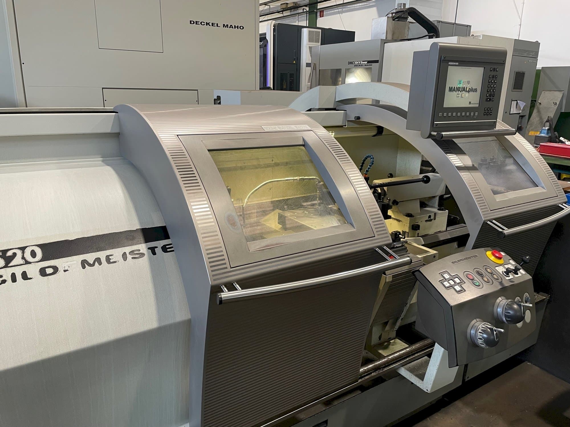 Vista frontale della macchina Gildemeister NEF 520