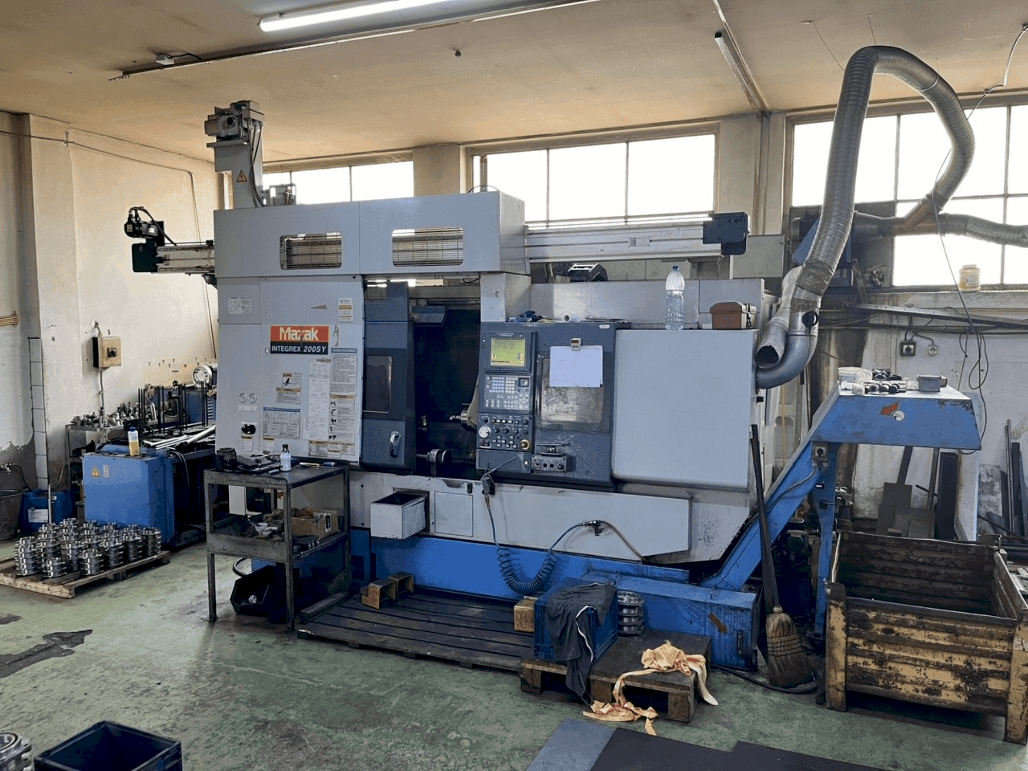 Vista frontale della macchina Mazak Integrex 200SY (1999)