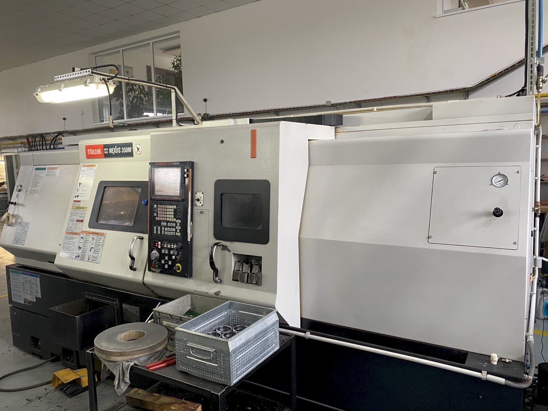 Vista frontale della macchina Mazak QUICKTURN Nexus 350M