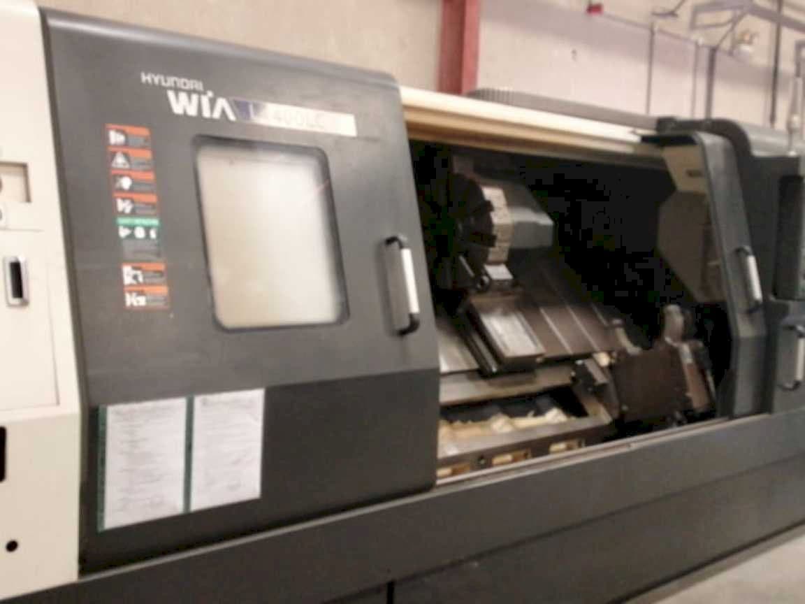 Vista frontale della macchina Hyundai Wia L400LC