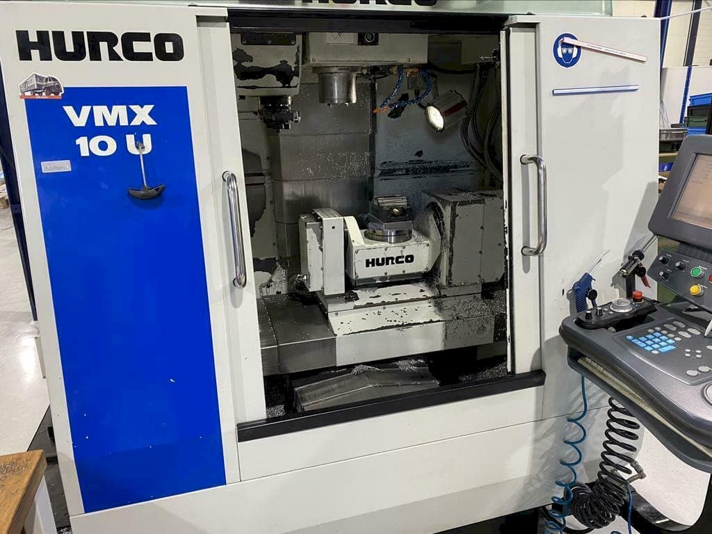 Vista frontale della macchina Hurco VMX 10 U 5