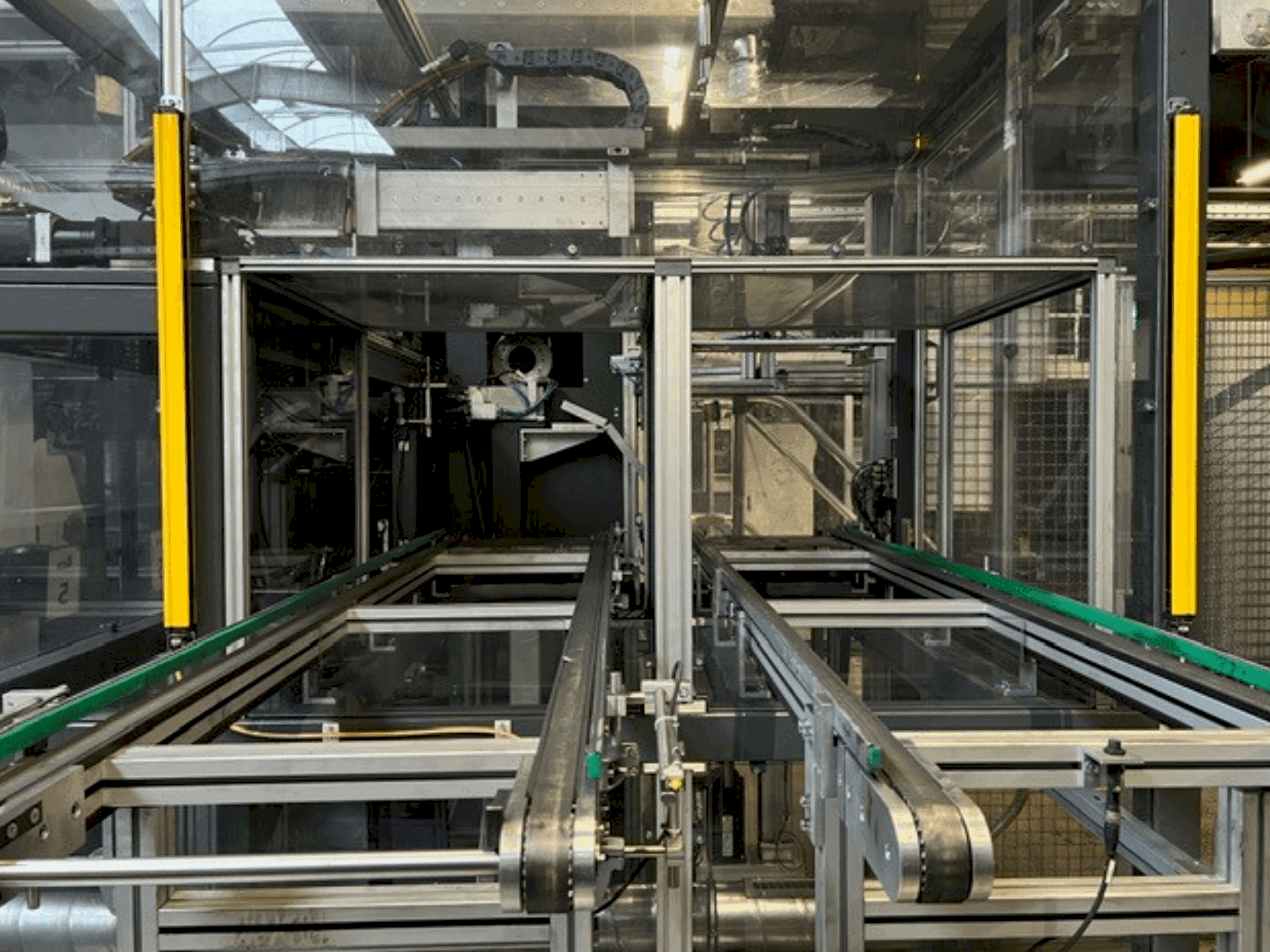 Vista frontale della macchina KOMAGE S 50 4E CNC