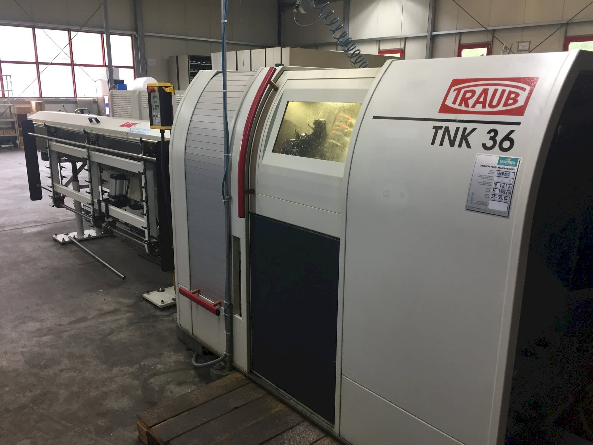 Vista frontale della macchina TRAUB TNK 36