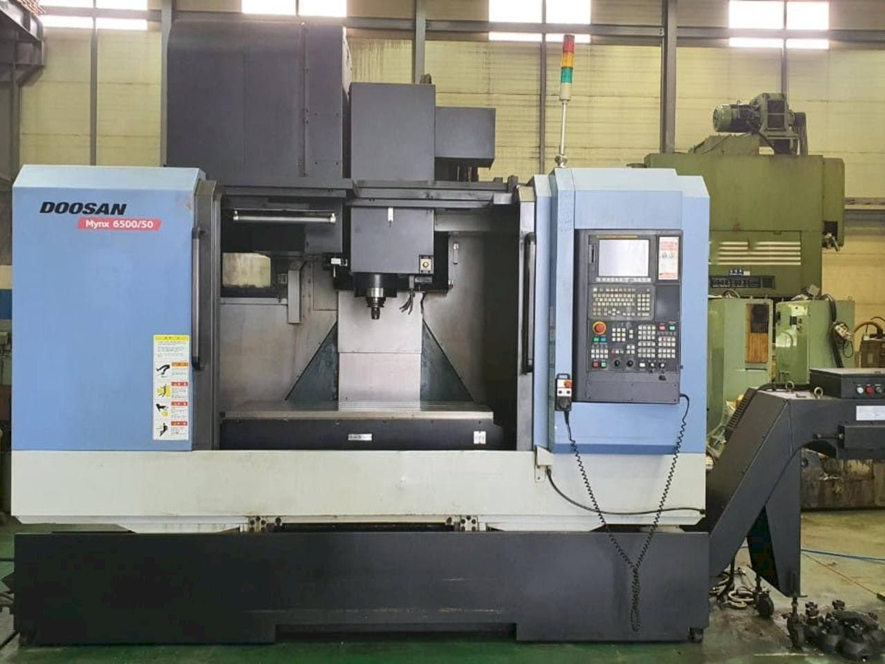 Vista frontale della macchina Doosan Mynx 6500/50