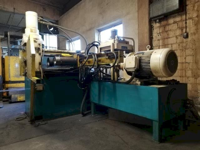 Vista frontale della macchina EKALE REP-40-200-3
