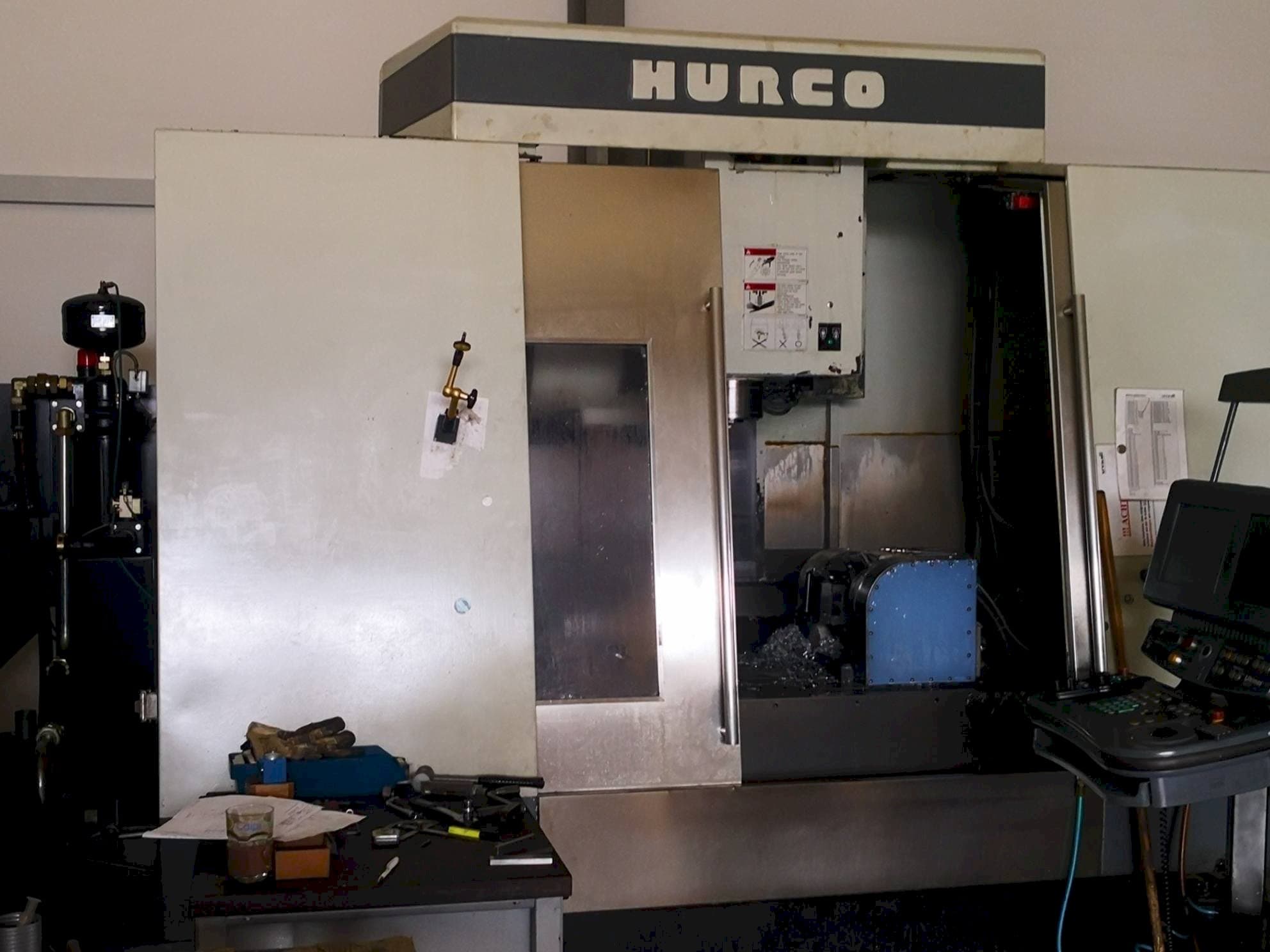 Vista frontale della macchina Hurco VM 50/40T
