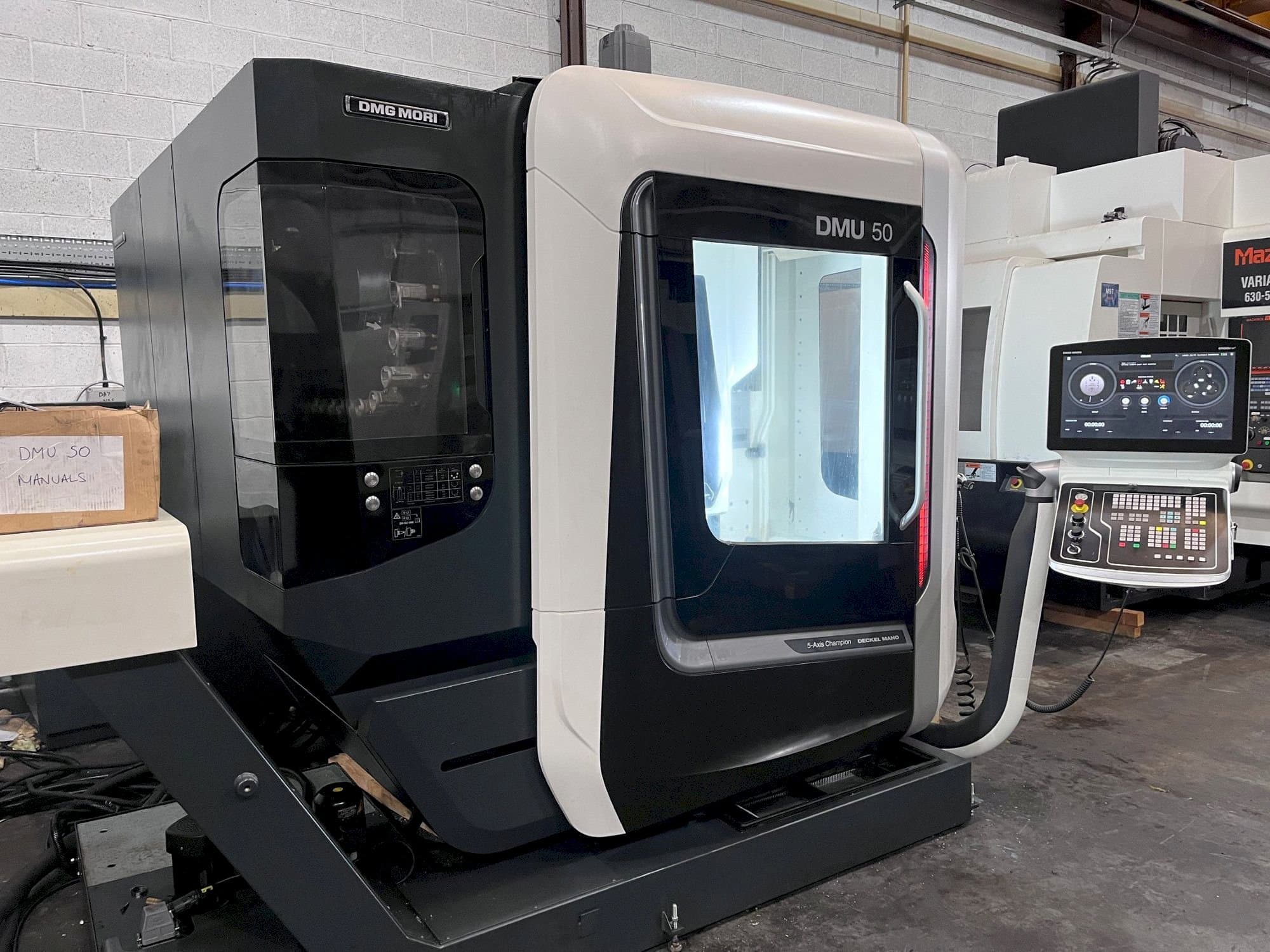 Vista frontale della macchina DMG DMU 50