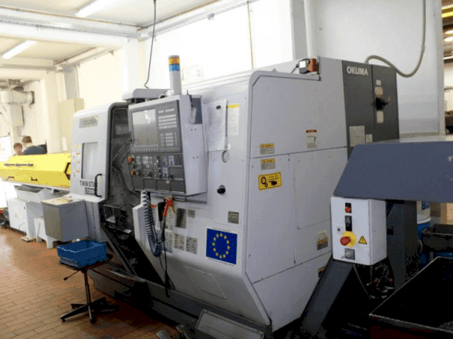 Vista frontale della macchina Okuma TWIN STAR LT200-M