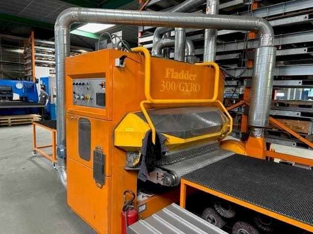 Vista frontale della macchina Fladder 300/GYRO-1300 VAC