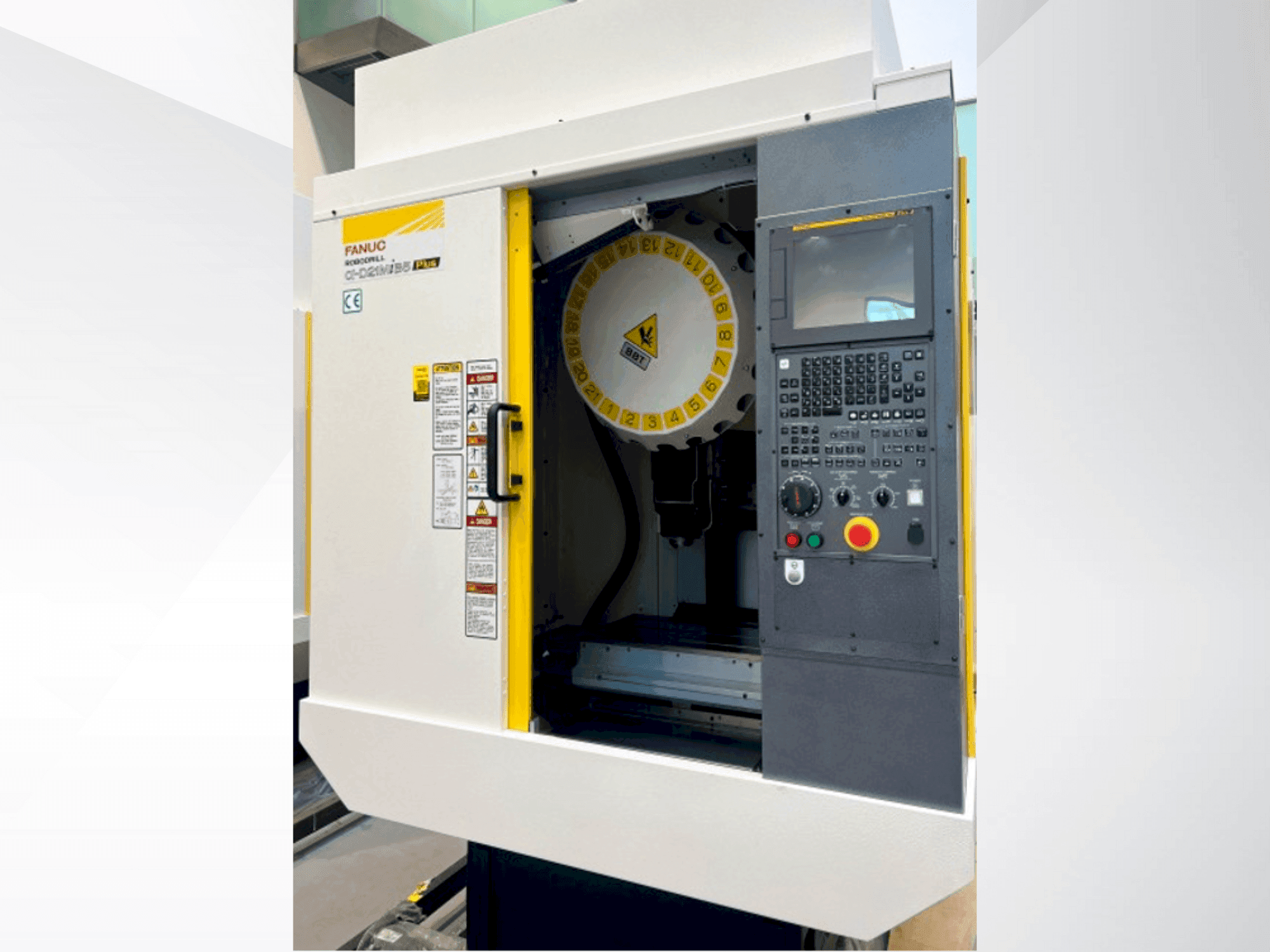 Vista frontale della macchina FANUC ROBODRILL α-D21MiB5P