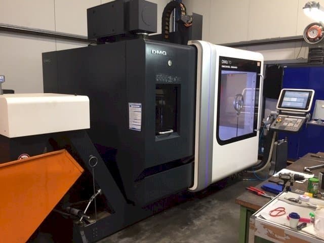 Vista frontale della macchina DECKEL MAHO DMU 70