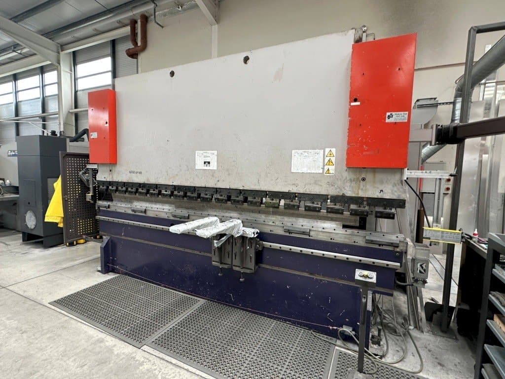 Vista frontale della macchina Bystronic AFM EP160
