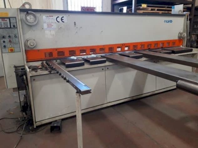 Vista frontale della macchina LVD LDR 3000mm x 6mm