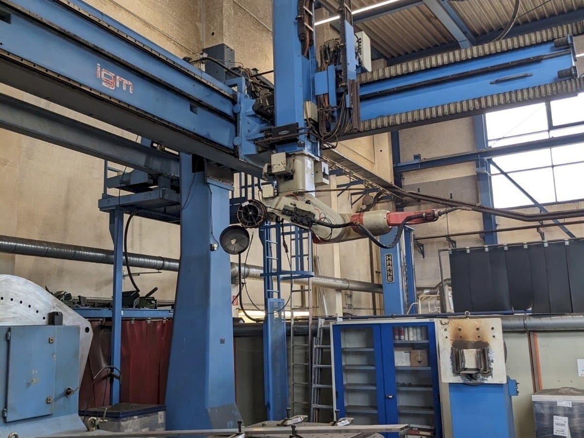 Vista frontale della macchina IGM RTi 300-S