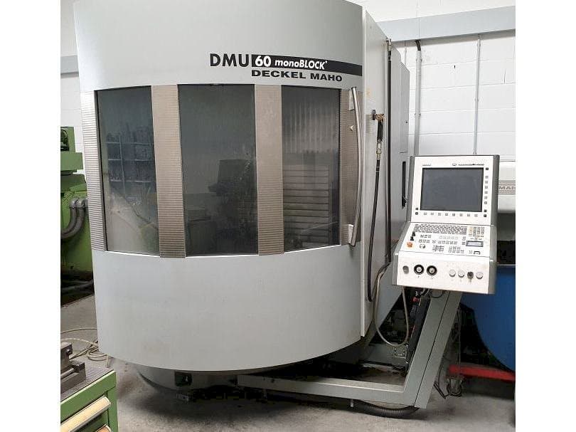 Vista frontale della macchina DECKEL MAHO DMU 60 MonoBlock