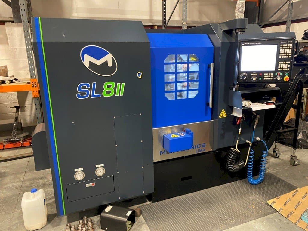 Vista frontale della macchina MILLTRONICS SL8-II