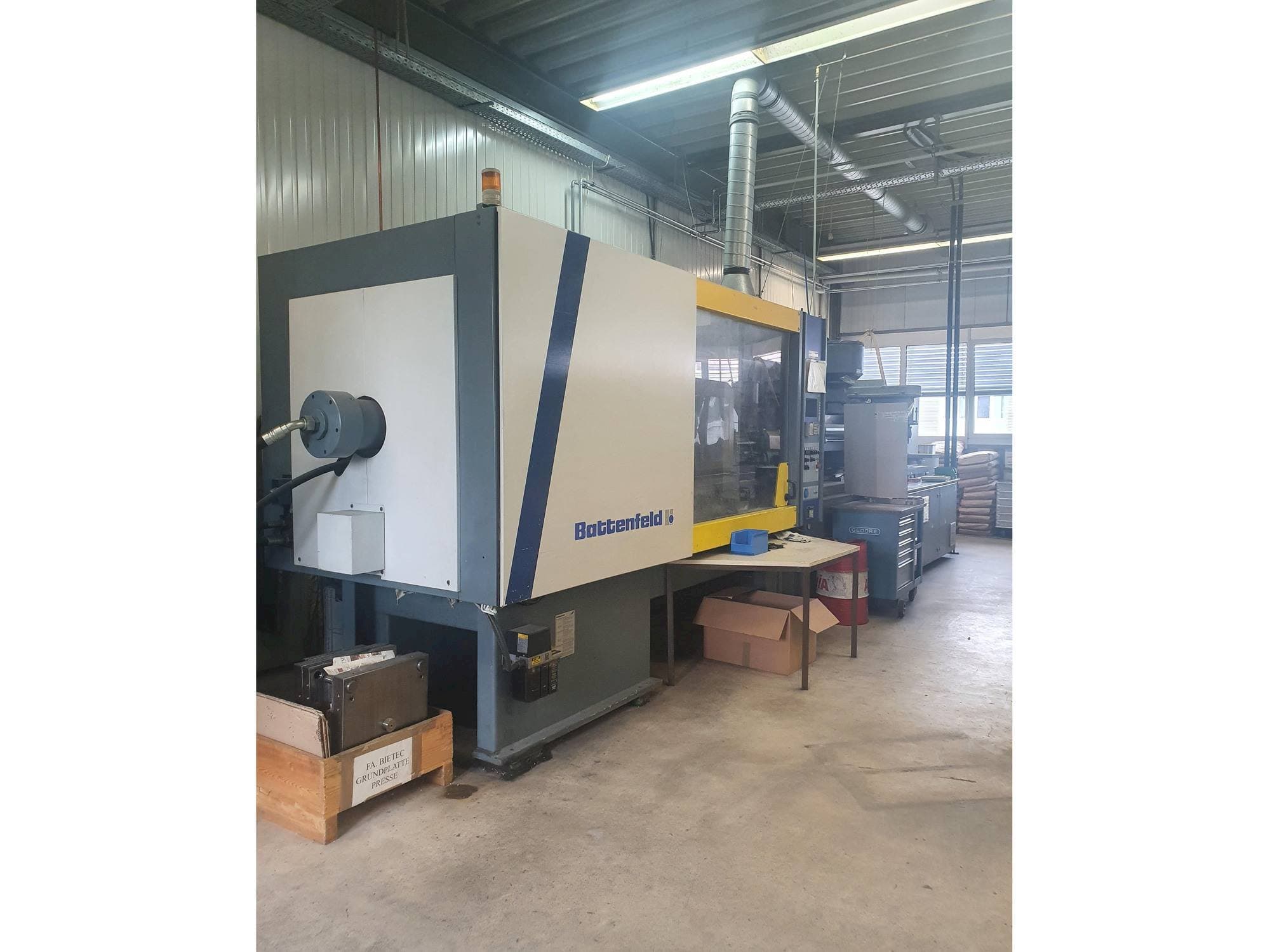 Vista frontale della macchina Battenfeld BK 3500/2800