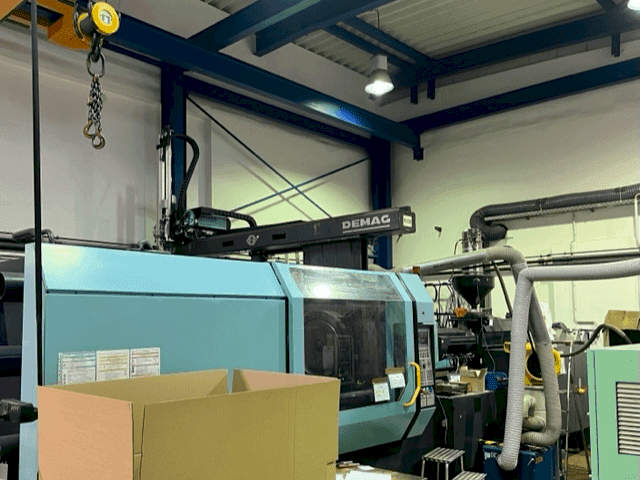 Vista frontale della macchina DEMAG 500/900-5200