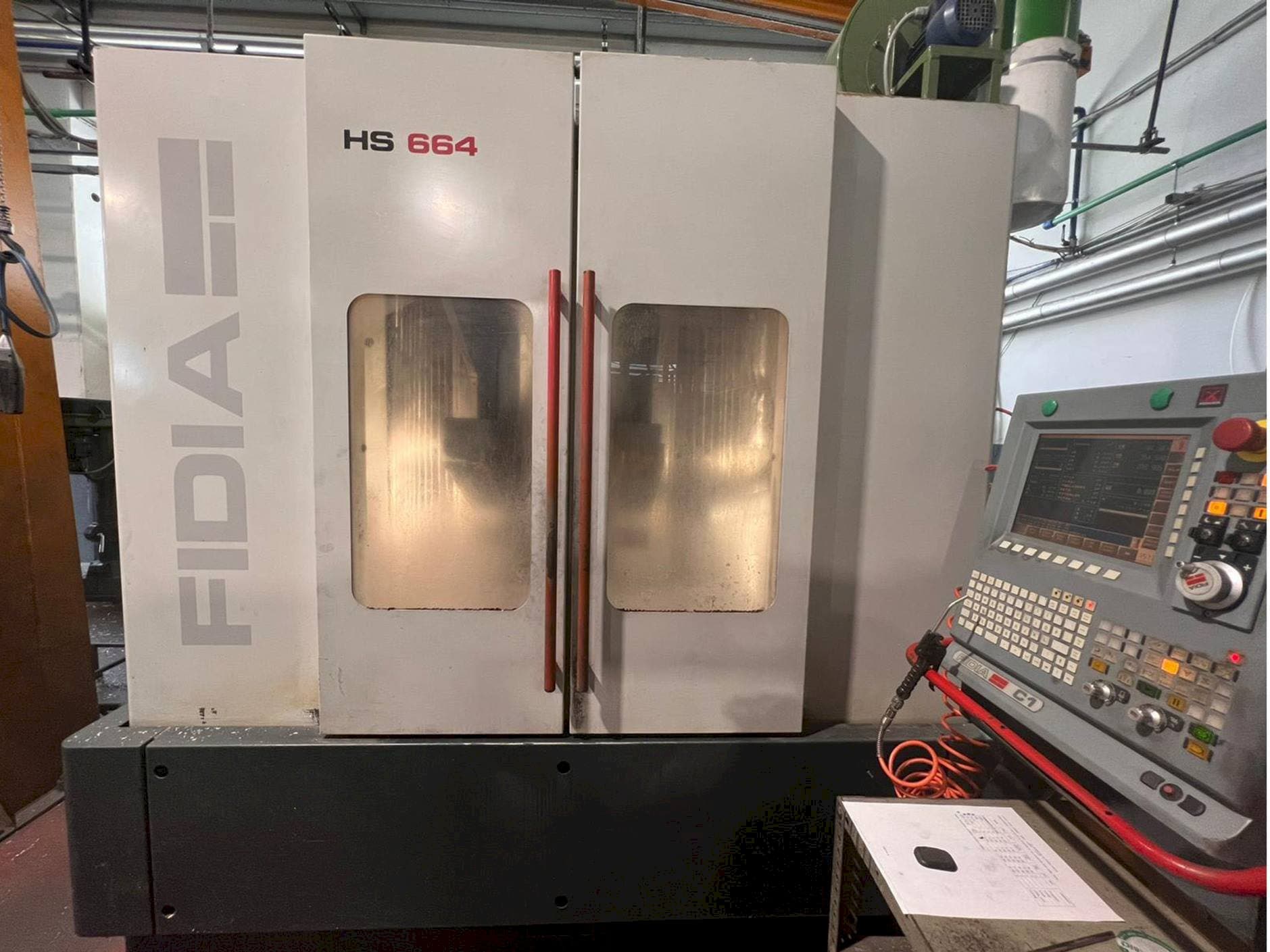 Vista frontale della macchina Fidia HS 664