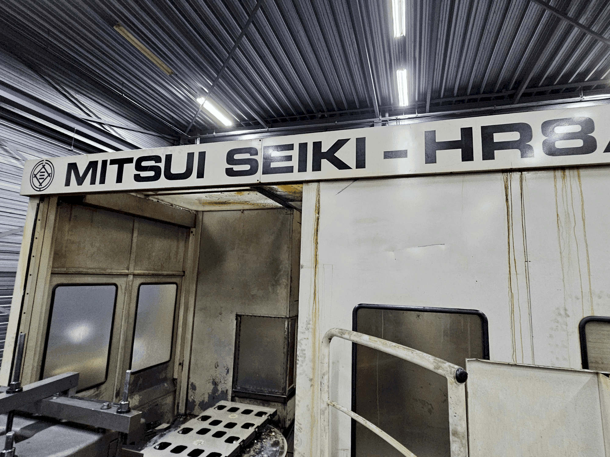 Vista frontale della macchina Mitsui Seiki HR8A