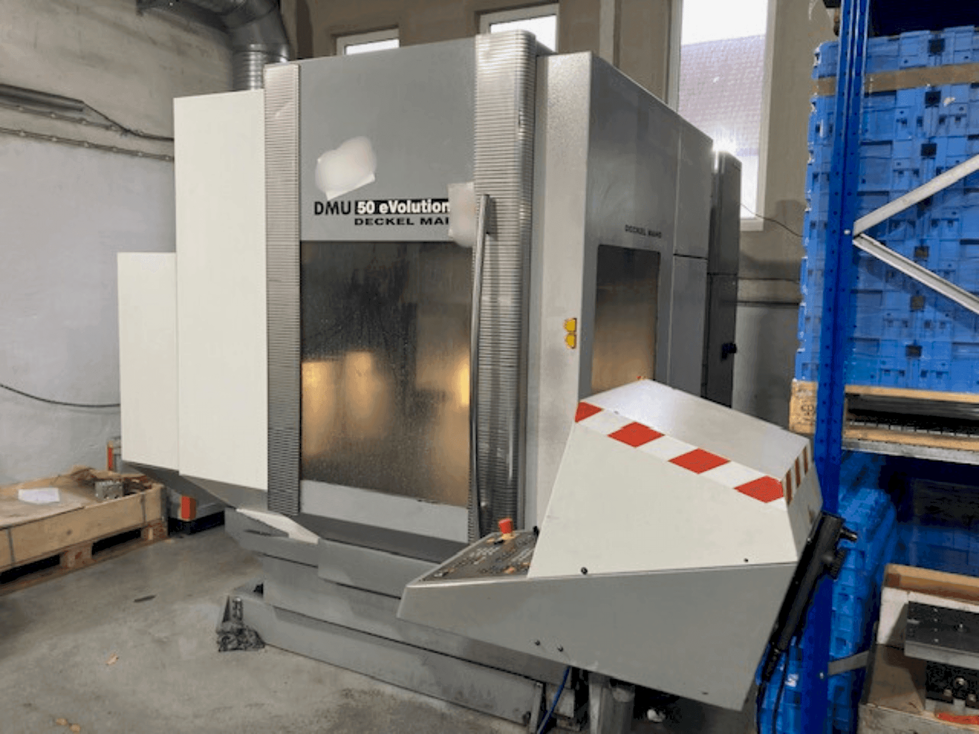 Vista frontale della macchina DMG MORI DMU 50 evolution